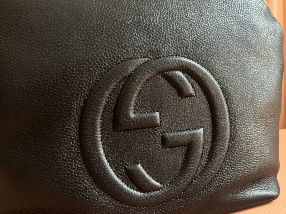 Gucci Black Leather Soho Disco Bag with Tassel - Classic & Stylish 7 i1729682242 6568 2