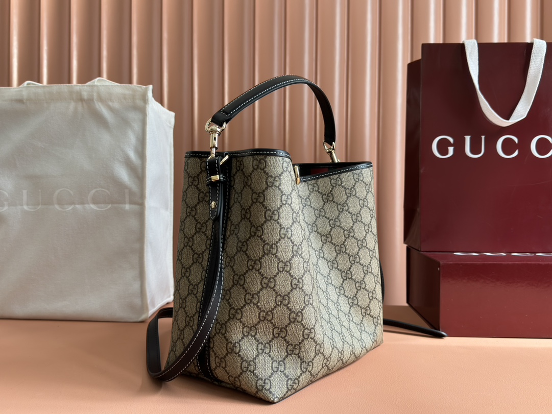 Gucci GG Supreme beige brown with black leather trim shoulder everyday