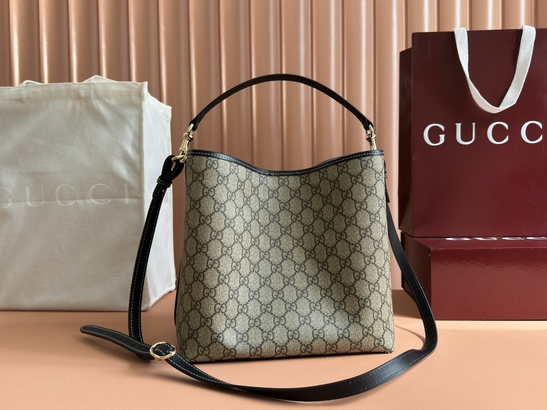 Gucci GG Supreme beige brown with black leather trim shoulder everyday