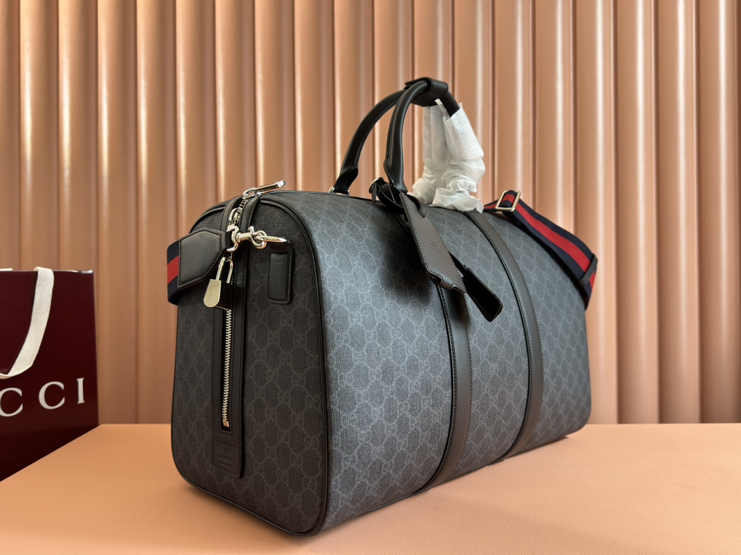 Gucci 24 launches new GG travel bag. Classic Supreme black GG Supreme series, black cowhide piping, red and blue webbing, cotton and linen blend