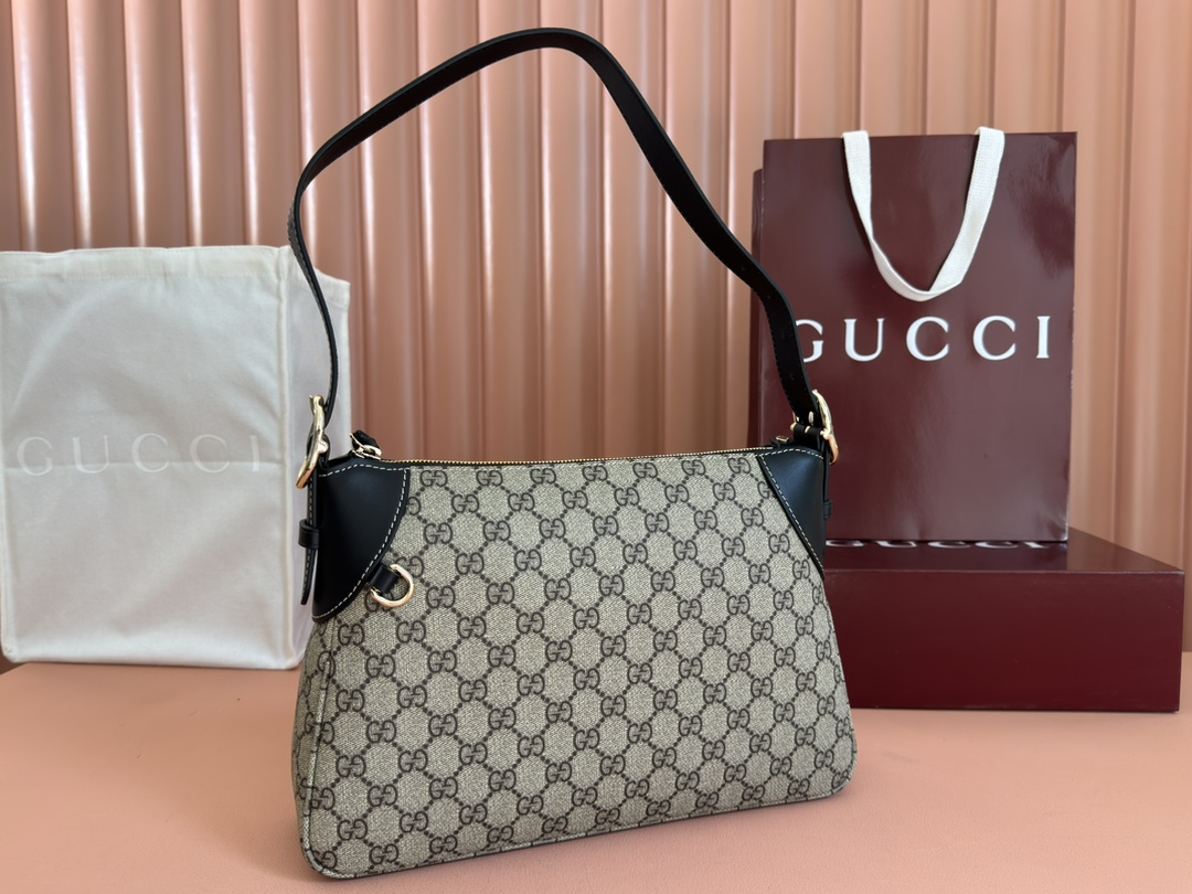 Gucci's first edition counter [equipped with full counter packaging] Emblem series medium shoulder bag 815216 FAD6L 9741 The new GG Emblem series