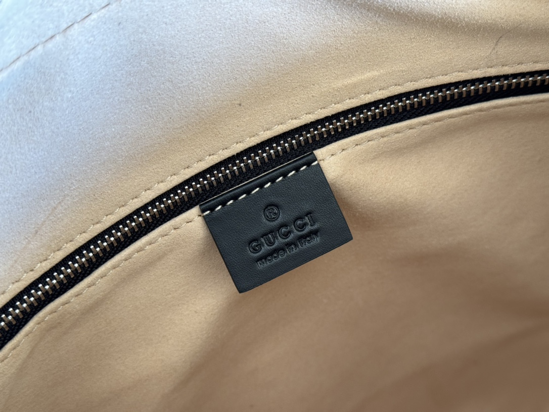 💋💋💋【Gucci 古奇】💥官方新款、专柜验货无压力💯原代工手艺，采用进口原厂皮‼️进口五金‼️媲美专柜货，由一支具有十年经验功底团队打造‼️图片是实物拍摄，🈚️添加任何效果‼️型号：473878尺寸：27、28、7¥380