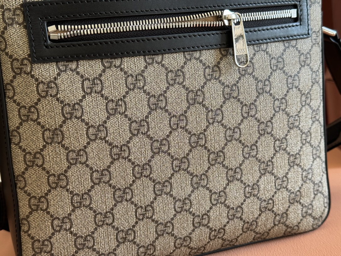 💋💋💋【Gucci 古奇】💥官方新款、专柜验货无压力💯原代工手艺，采用进口原厂皮‼️进口五金‼️媲美专柜货，由一支具有十年经验功底团队打造‼️图片是实物拍摄，🈚️添加任何效果‼️型号：473878尺寸：27、28、7¥380