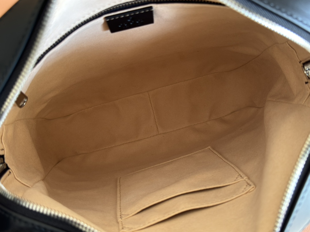 💋💋💋【Gucci 古奇】💥官方新款、专柜验货无压力💯原代工手艺，采用进口原厂皮‼️进口五金‼️媲美专柜货，由一支具有十年经验功底团队打造‼️图片是实物拍摄，🈚️添加任何效果‼️型号：473878尺寸：27、28、7¥380