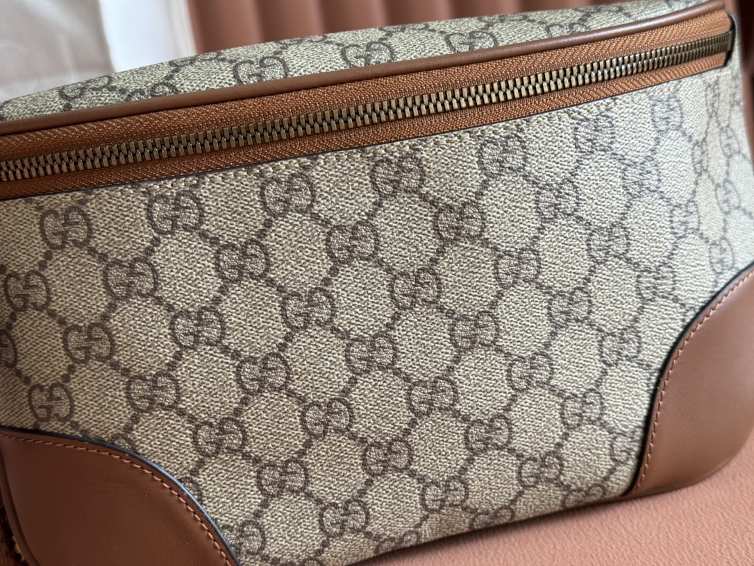 Gucci GG Emblem GG Supreme beige and brown crossbody