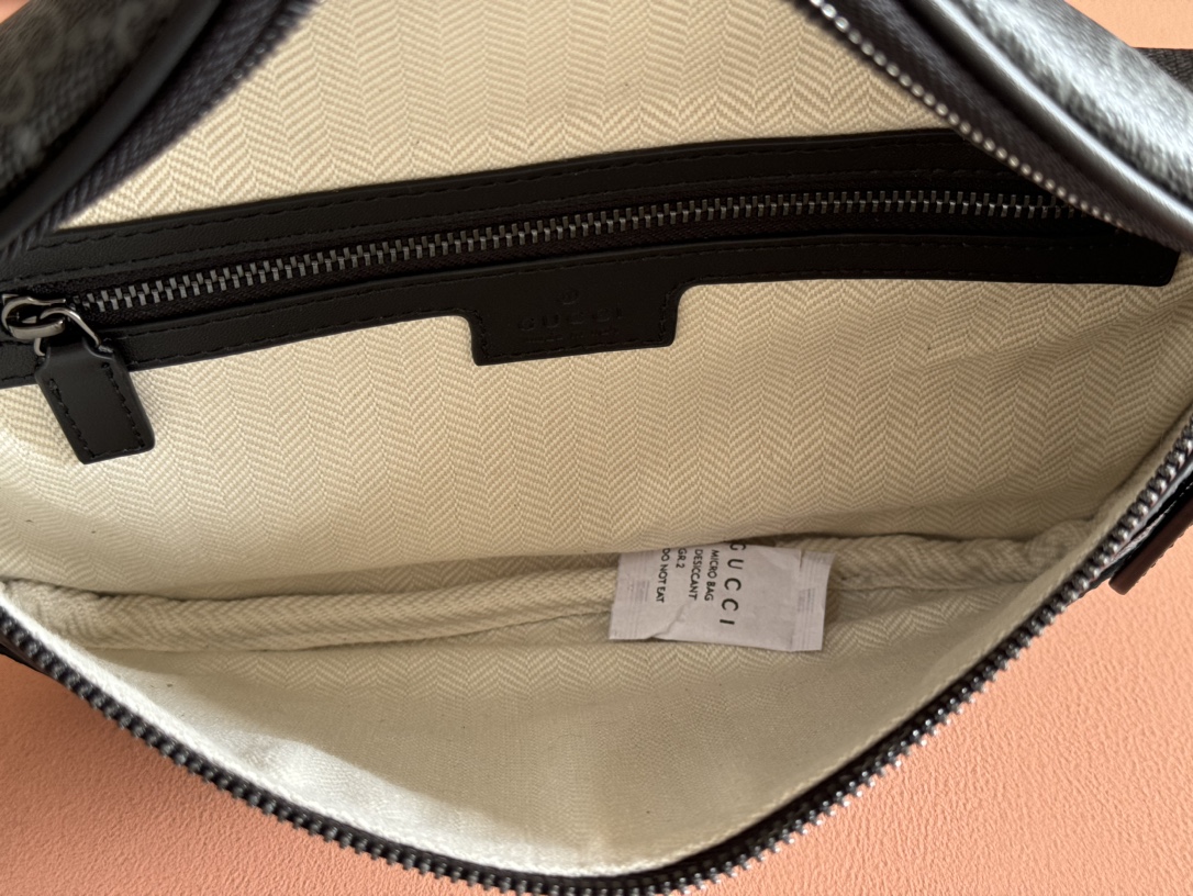Gucci GG Supreme/Black crossbody