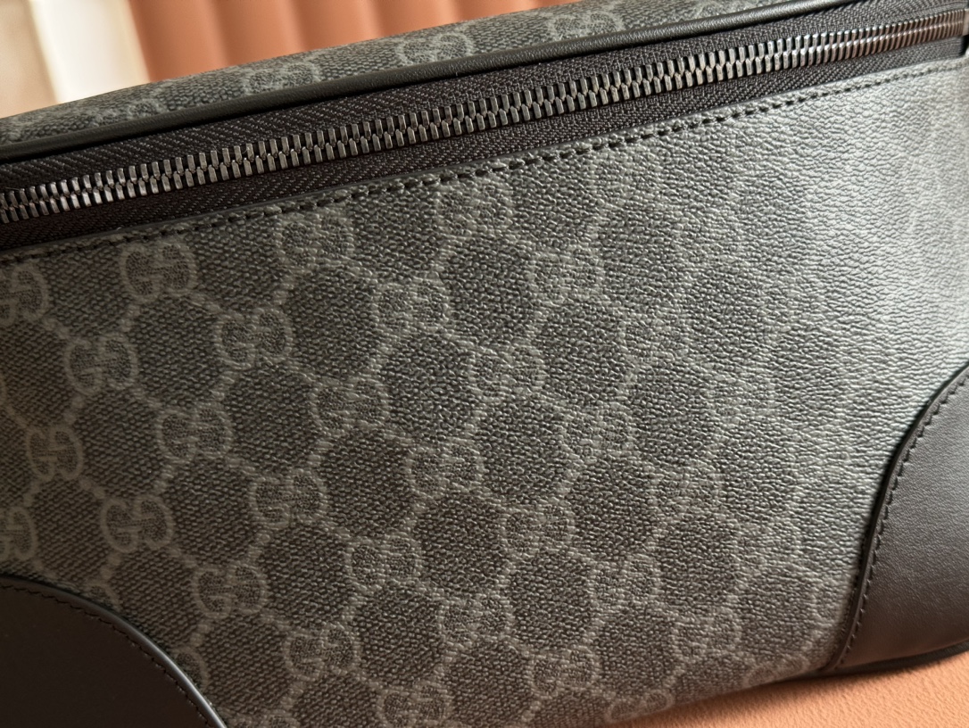 Gucci GG Supreme/Black crossbody