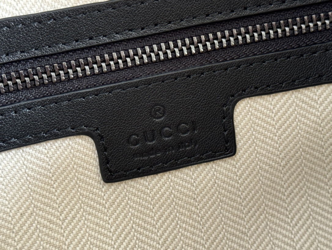 Gucci GG Supreme/Black crossbody