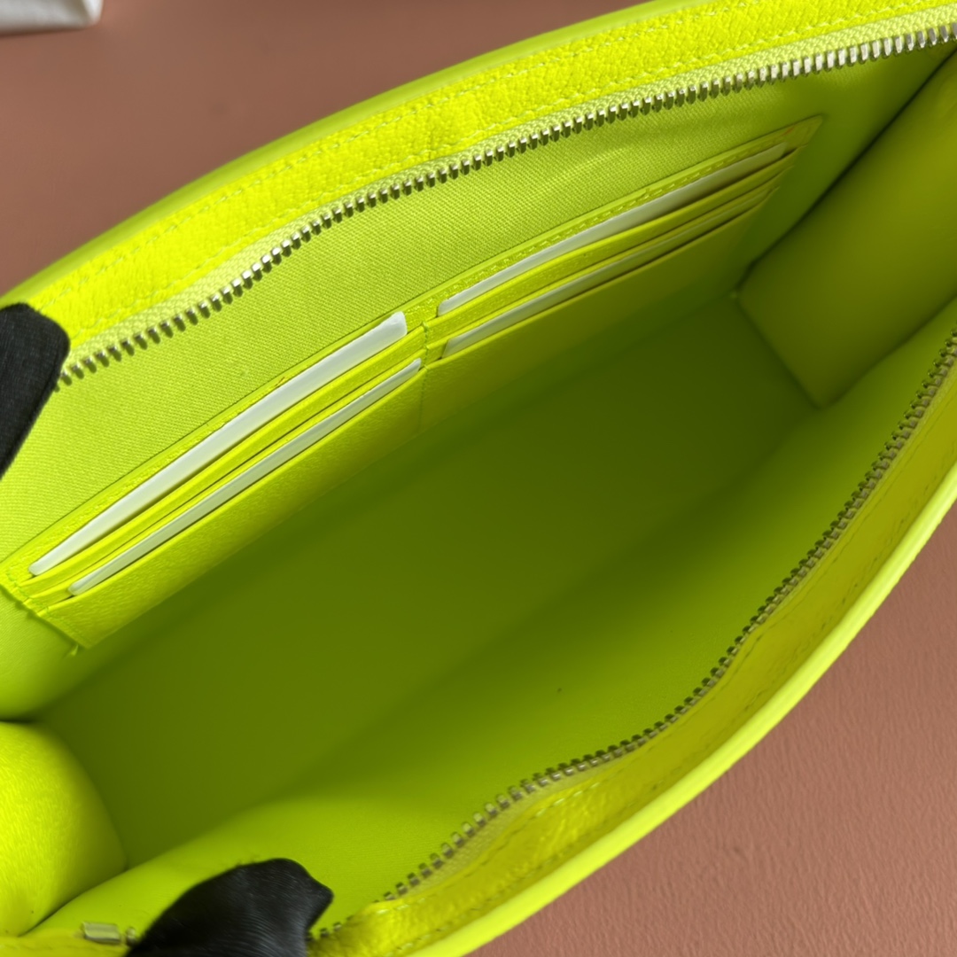 Gucci GG Supreme GG Supreme Beige/Neon Yellow Standard everyday