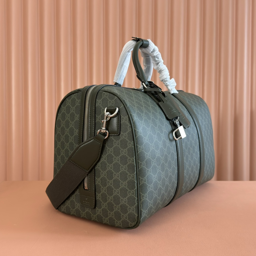 Gucci Supreme Canvas Duffle Bag: Classic Style for Your Next Adventure 3 i1757499505 4720 5