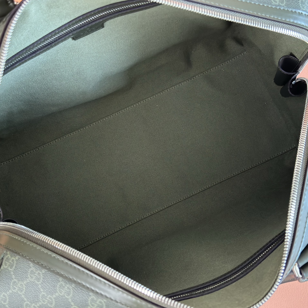 Gucci Supreme Canvas Duffle Bag: Classic Style for Your Next Adventure 9 i1757499505 488 3