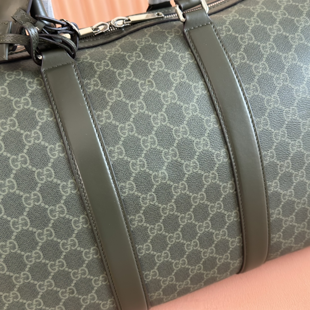 Gucci Supreme Canvas Duffle Bag: Classic Style for Your Next Adventure 5 i1757499505 5154 2