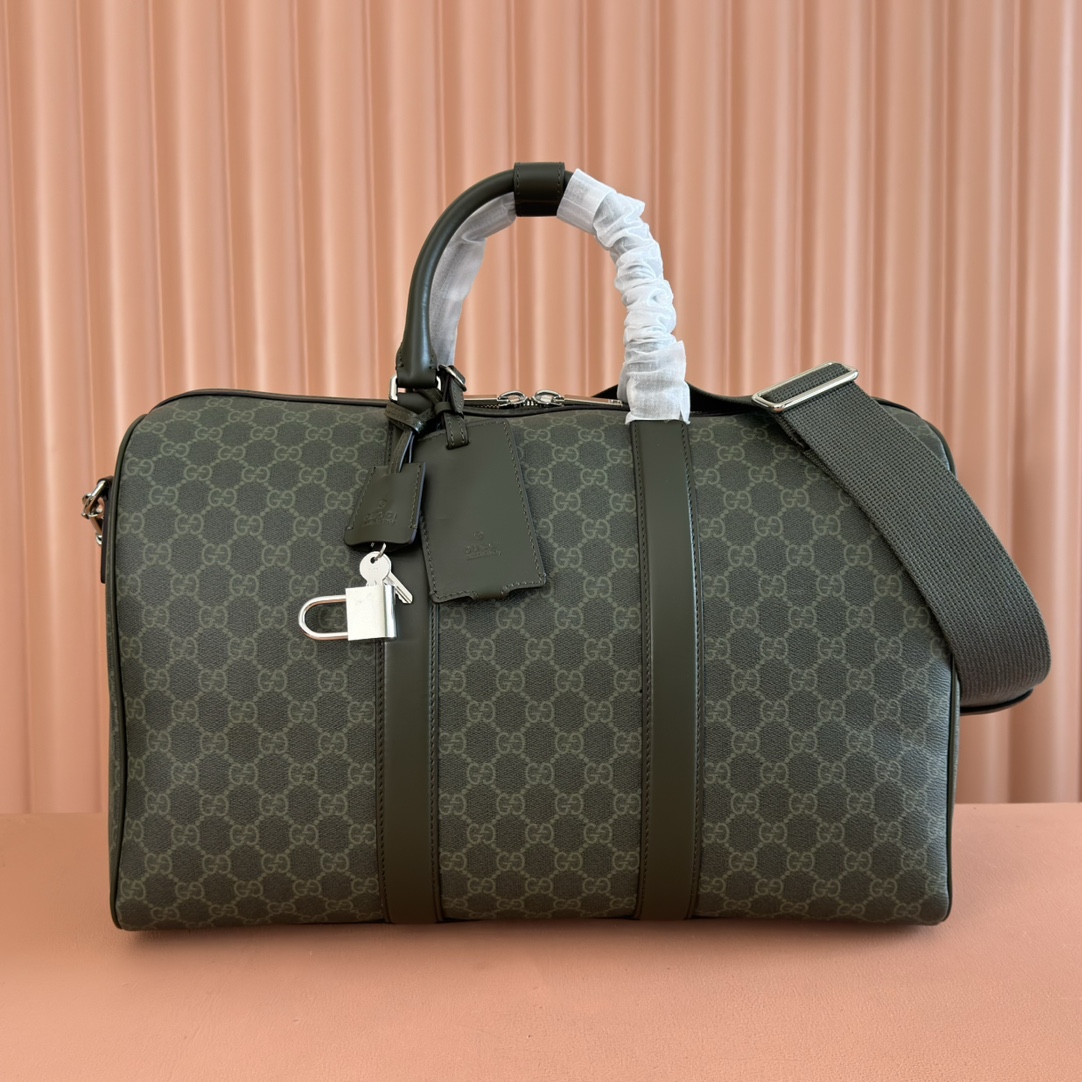 Gucci Supreme Canvas Duffle Bag: Classic Style for Your Next Adventure 1 i1757499505 5423 6