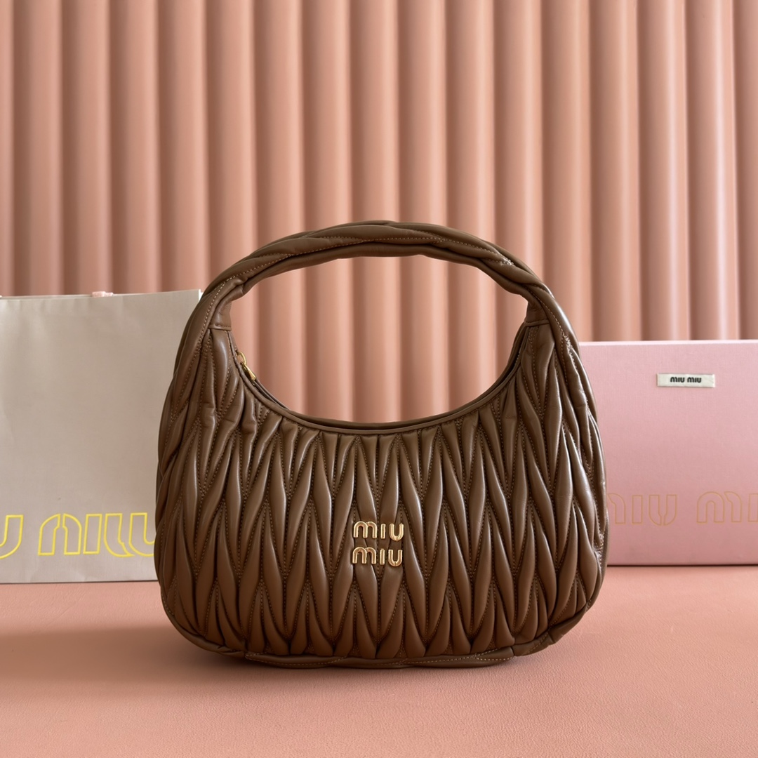 Miu Miu Wander Bag in Matelasse Leather with Retro Hardware, 29 x 24 x 10 cm