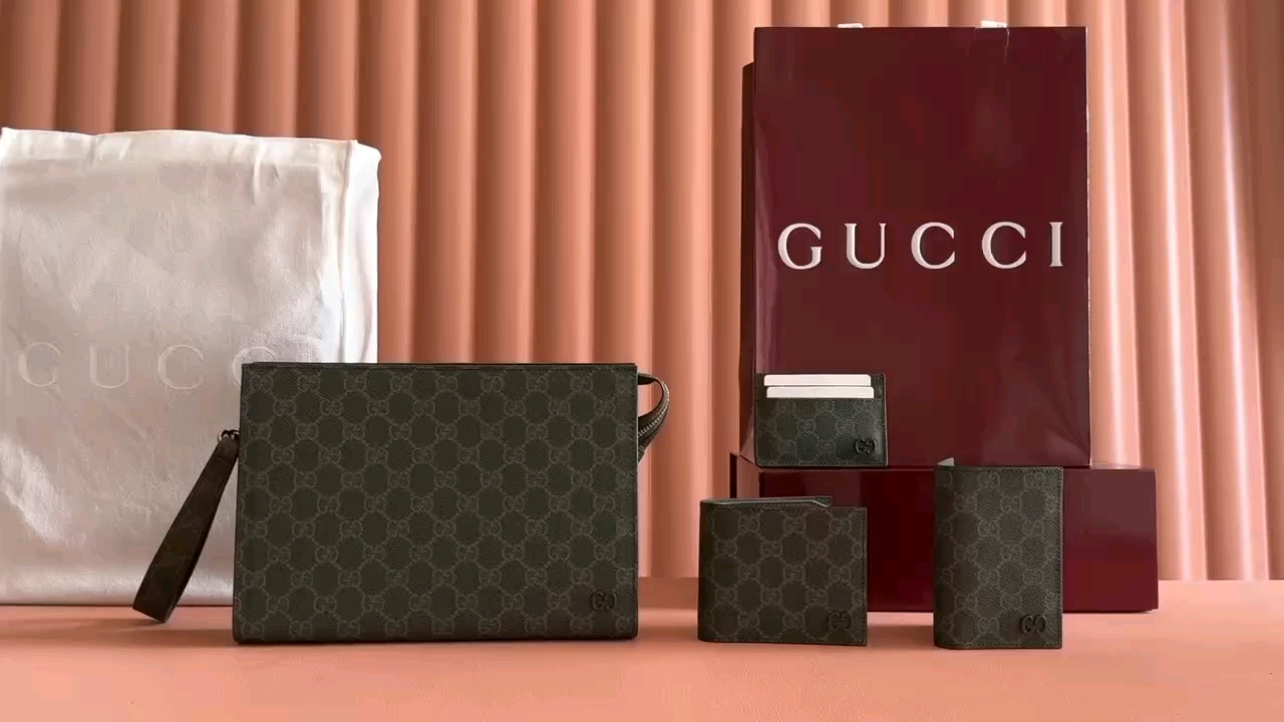 Gucci Supreme Canvas Clutch Bag with Detachable Wrist Strap - Forest Green