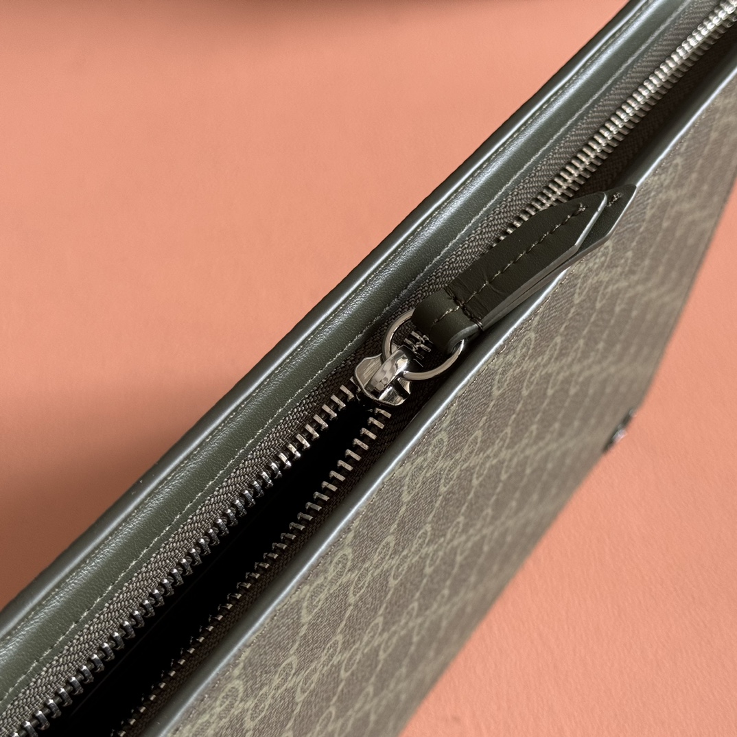 Gucci Supreme Canvas Clutch with Detachable Wrist Strap - Forest Green 8 i1758191926 2517 4