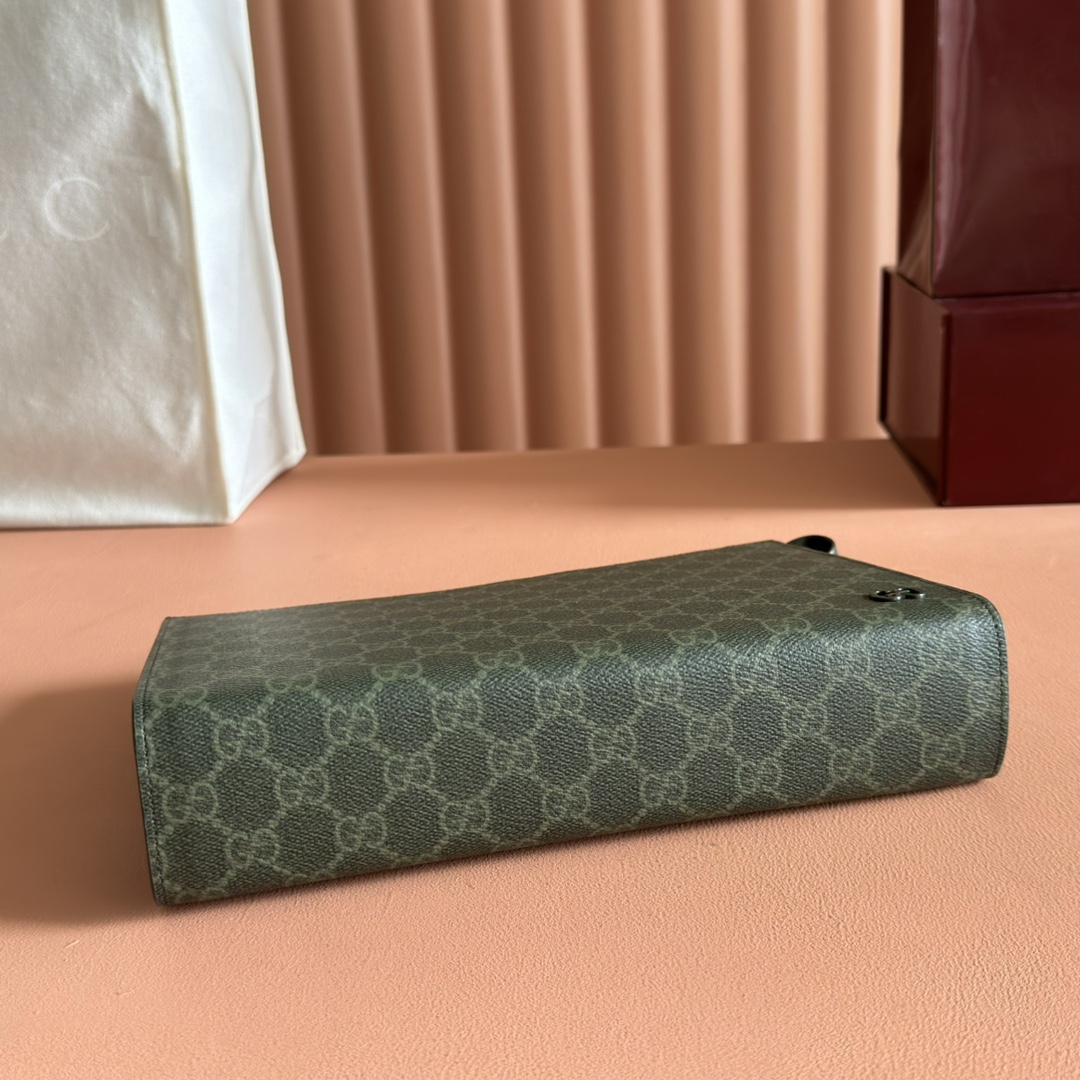 Gucci Supreme Canvas Clutch with Detachable Wrist Strap - Forest Green 5 i1758191926 8953 7