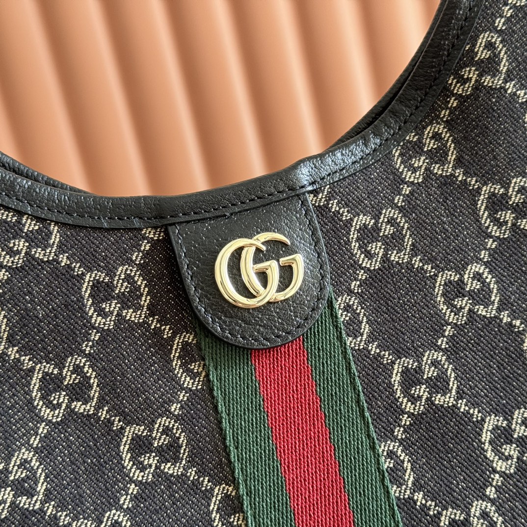 Gucci Giglio GG Supreme Monogram Brown shoulder everyday