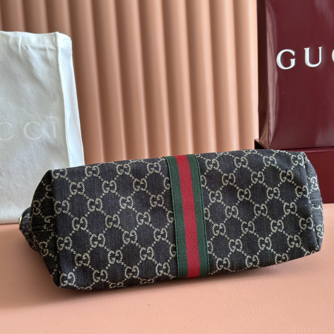 Gucci Giglio GG Supreme Monogram Brown shoulder everyday