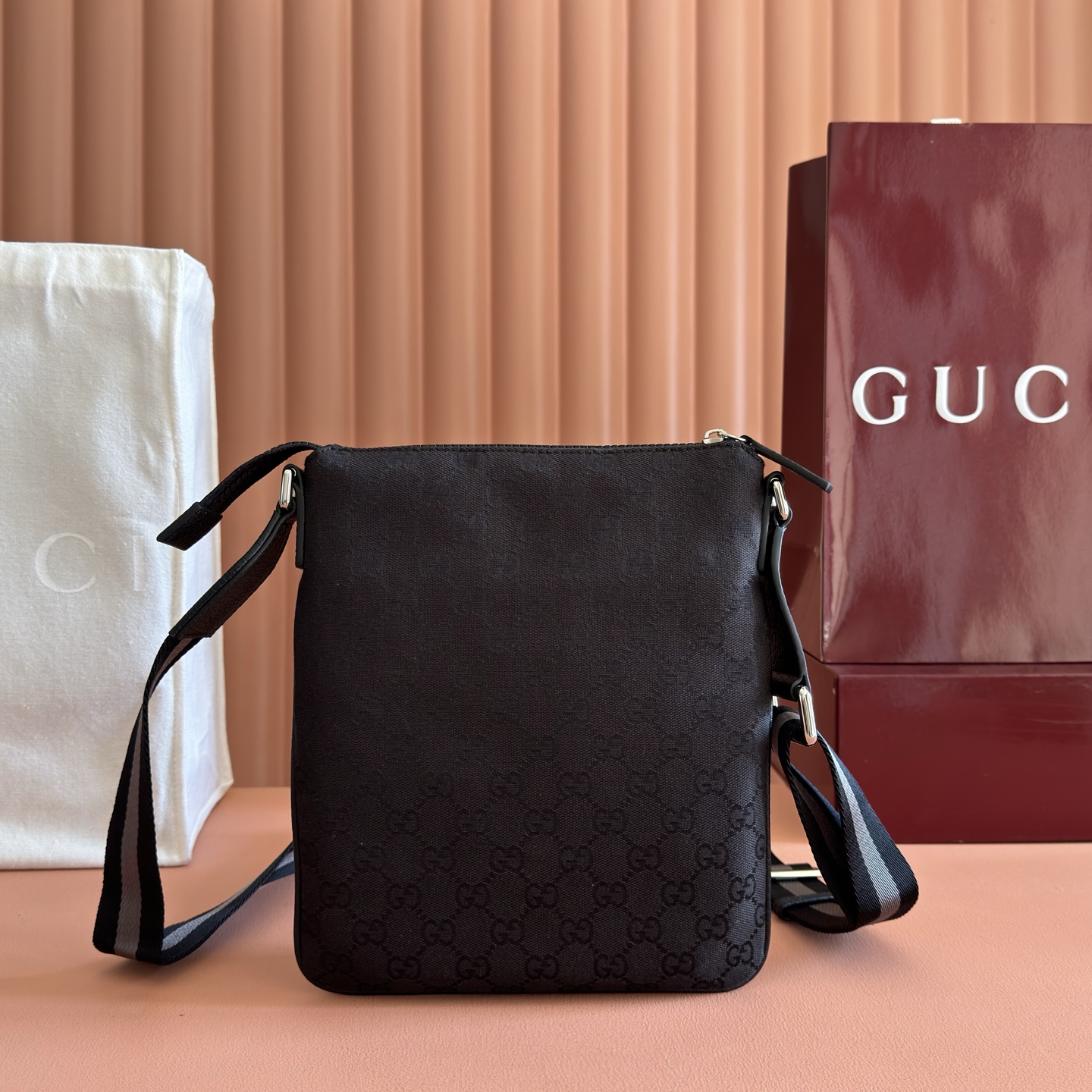 Gucci Black GG Supreme crossbody everyday