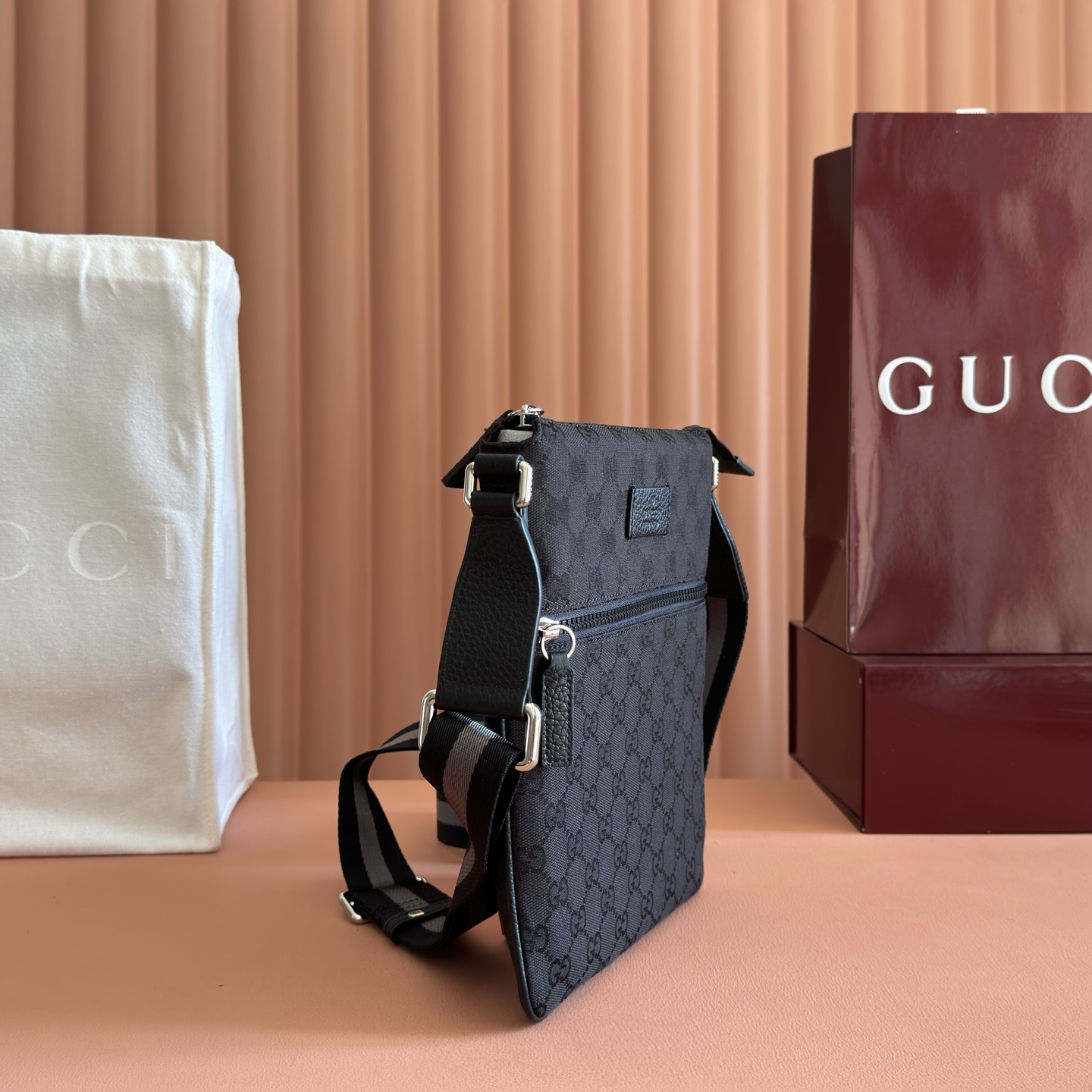 Gucci Black GG Supreme crossbody everyday