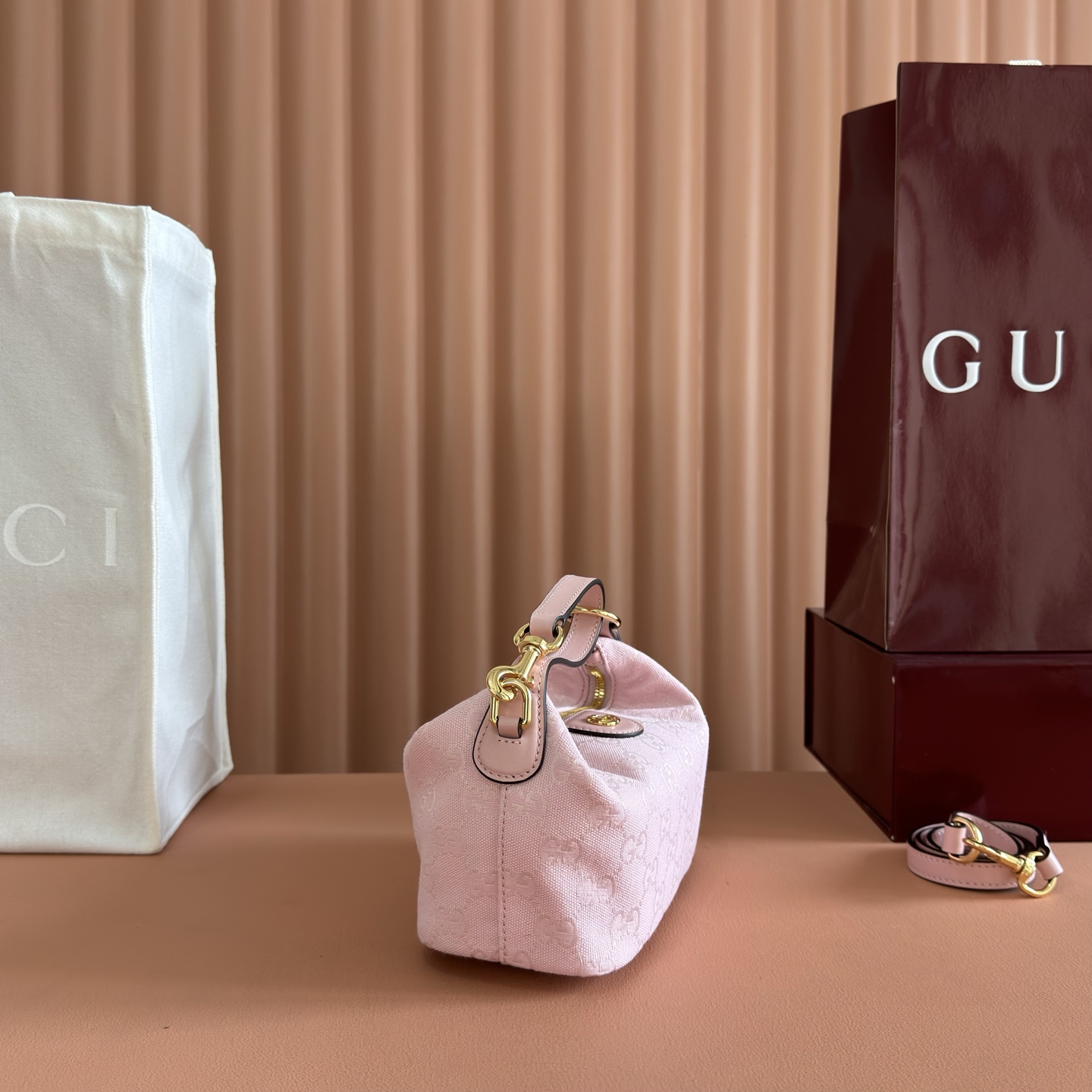 Gucci Vanity Pink GG canvas shoulder everyday