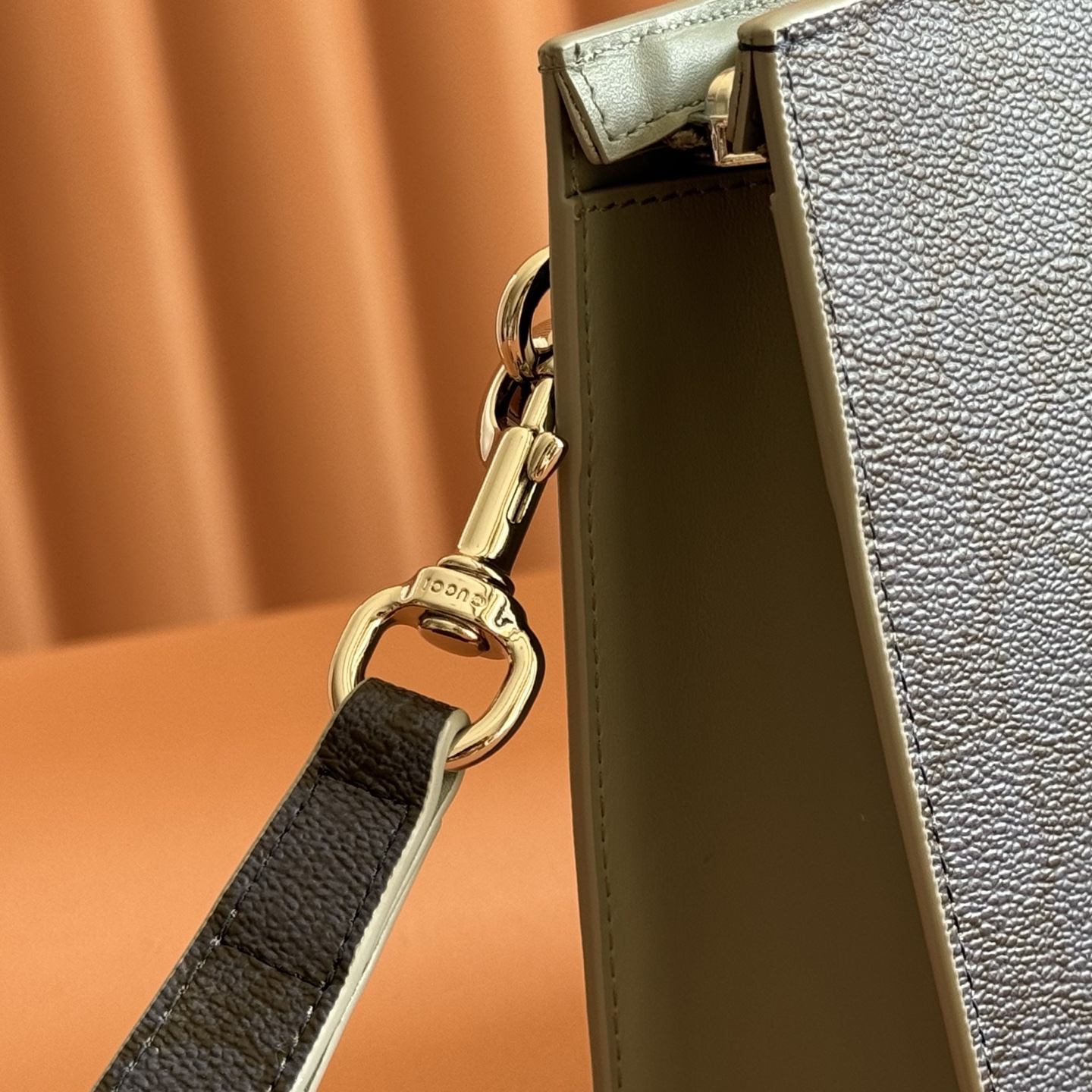 Gucci GG Supreme Clutch Dark Blue GG Supreme Standard crossbody