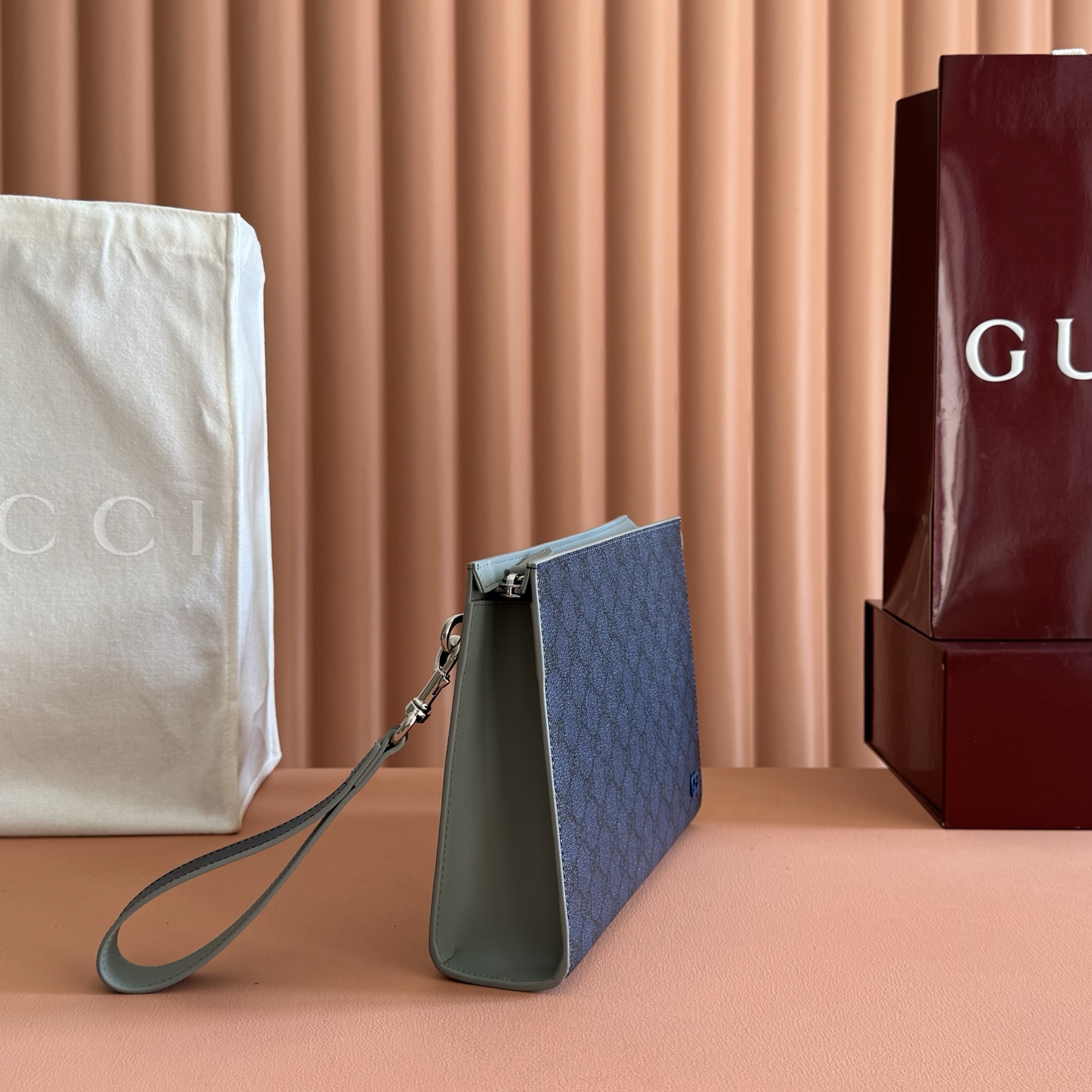 Gucci GG Supreme Clutch Dark Blue GG Supreme Standard crossbody