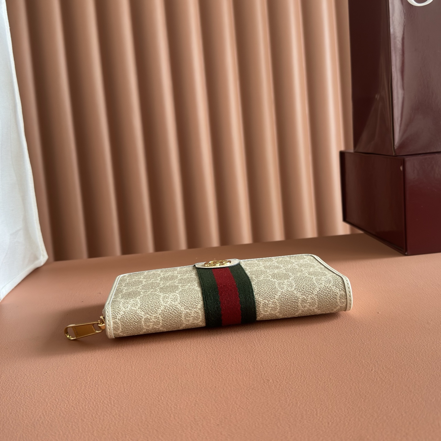 💋💋💋【配全套原厂专柜包装】【新品】OPhidia系列匠心演绎新颖廓形与功能,搭配标志性的米色和棕色配色 💋💋💋【配全套原厂专柜包装】【新品】OPhidia系列匠心演绎新颖廓形与功能,搭配标志性的米色和棕色配色
