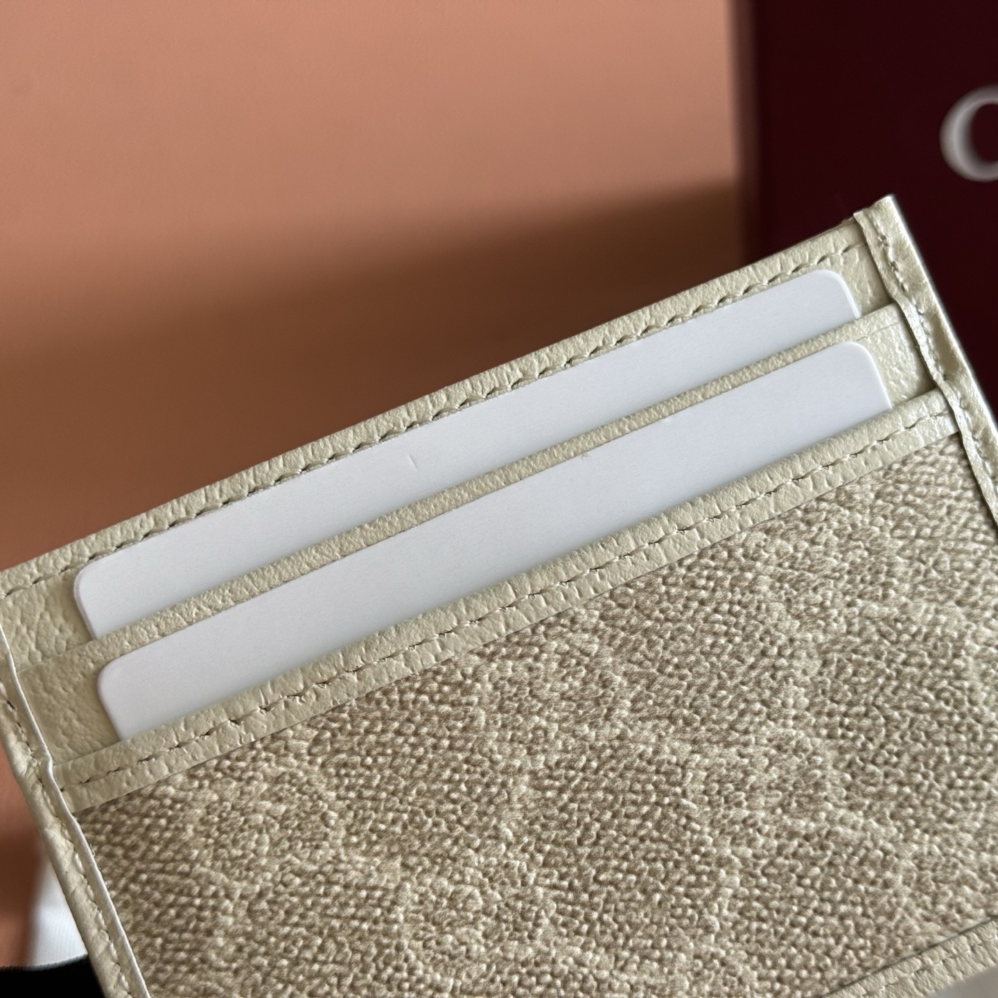 💋💋💋【配全套原厂专柜包装】【新品】OPhidia系列亮眼呈献新颖廓形与实用功能性设计,以标志性米色和棕 💋💋💋【配全套原厂专柜包装】【新品】OPhidia系列亮眼呈献新颖廓形与实用功能性设计,以标志性米色和棕