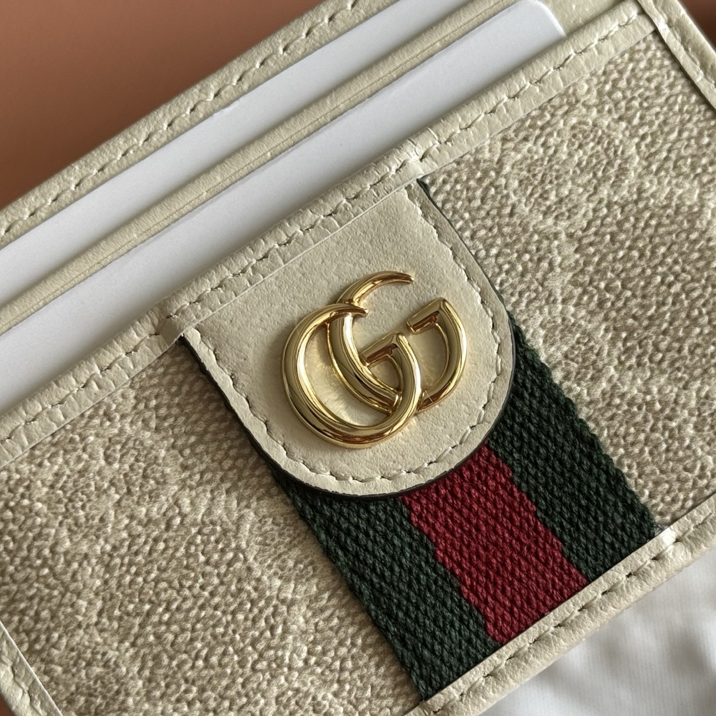 💋💋💋【配全套原厂专柜包装】【新品】OPhidia系列亮眼呈献新颖廓形与实用功能性设计,以标志性米色和棕 💋💋💋【配全套原厂专柜包装】【新品】OPhidia系列亮眼呈献新颖廓形与实用功能性设计,以标志性米色和棕