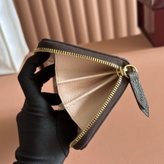 💋💋💋【配全套原厂专柜包装】Generation Gucci 深入探索品牌的典藏元素,将不同世代的设计融 💋💋💋【配全套原厂专柜包装】Generation Gucci 深入探索品牌的典藏元素,将不同世代的设计融