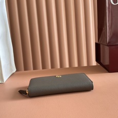 💋💋💋【配全套原厂专柜包装】Generation Gucci 深入探索品牌的典藏元素,将不同世代的设计融 💋💋💋【配全套原厂专柜包装】Generation Gucci 深入探索品牌的典藏元素,将不同世代的设计融