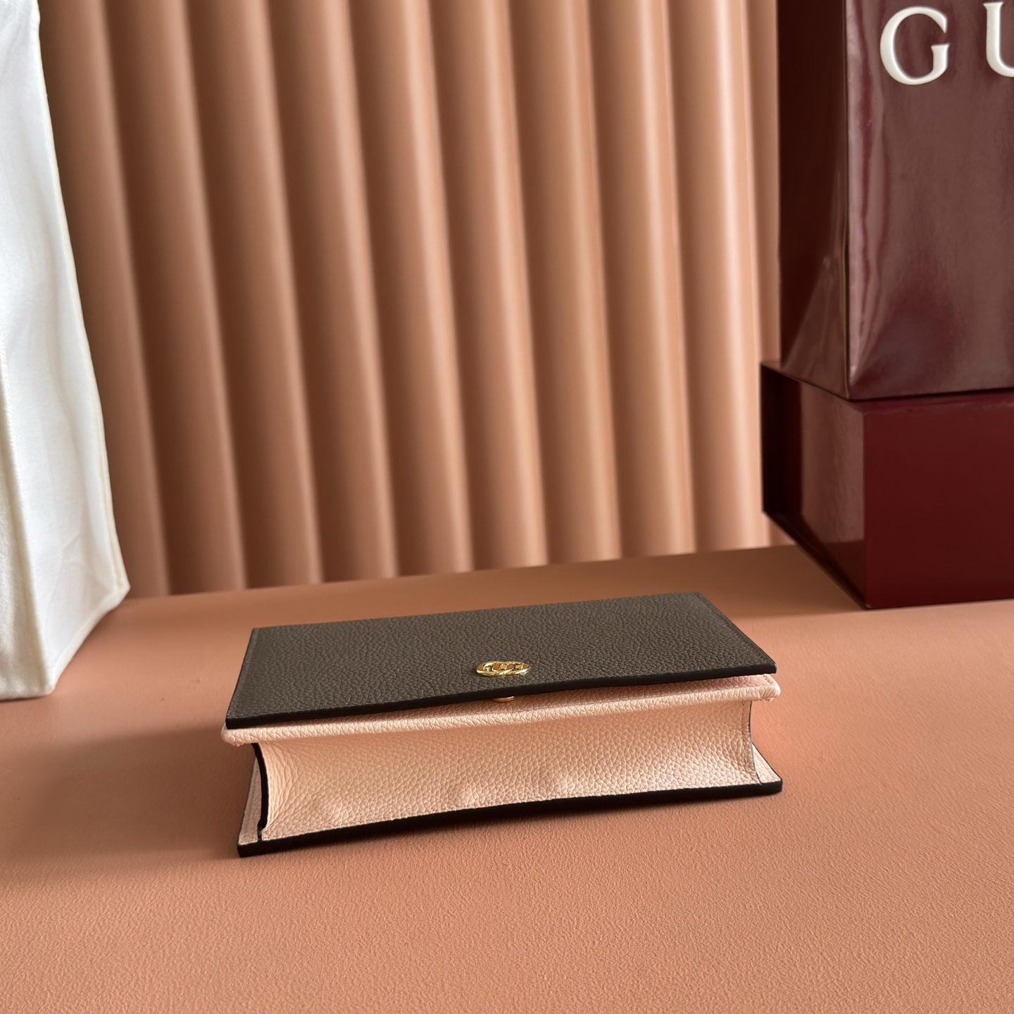 💋💋💋【配全套原厂专柜包装】《Gucci新世代》系列深入探索品牌的典藏元素，将不同世代的设计融合为一体，