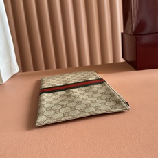⛰️⛰️⛰️《配全套原厂专柜包装》💞Generation Gucci 深入探索品牌档案代码,将不同世代的 ⛰️⛰️⛰️《配全套原厂专柜包装》💞Generation Gucci 深入探索品牌档案代码,将不同世代的