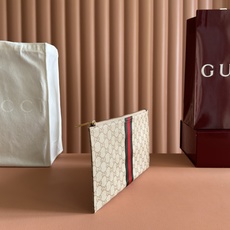 ⛰️⛰️⛰️《配全套原厂专柜包装》💞Generation Gucci 深入探索品牌档案代码,将不同世代的 ⛰️⛰️⛰️《配全套原厂专柜包装》💞Generation Gucci 深入探索品牌档案代码,将不同世代的