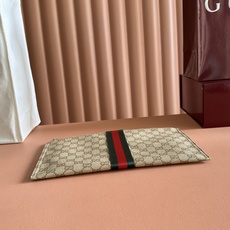 ⛰️⛰️⛰️《配全套原厂专柜包装》💞Generation Gucci 深入探索品牌档案代码,将不同世代的 ⛰️⛰️⛰️《配全套原厂专柜包装》💞Generation Gucci 深入探索品牌档案代码,将不同世代的
