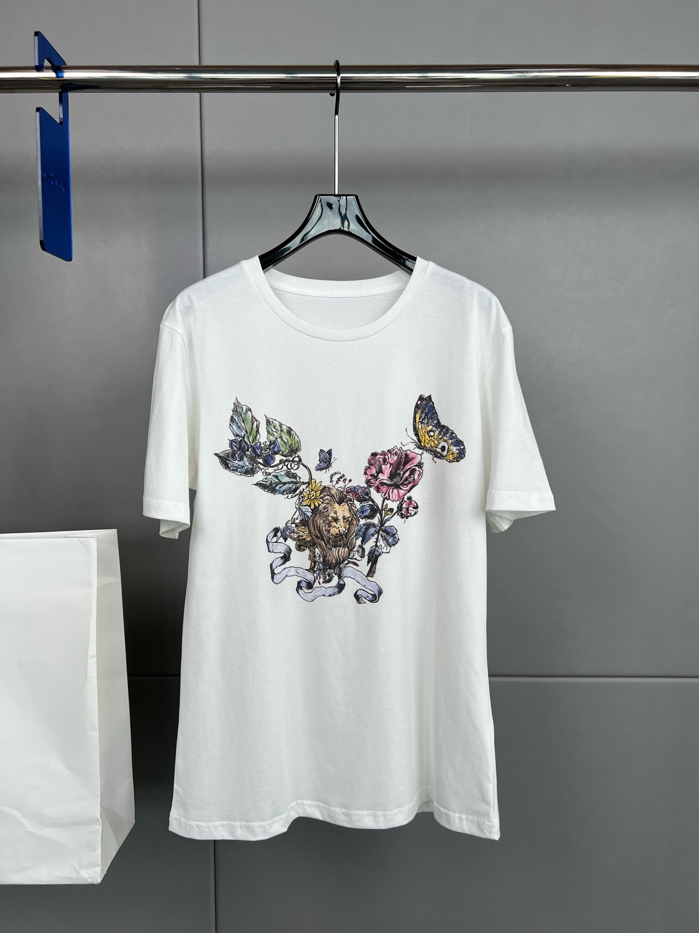 Di*r 新款 狮子蝴蝶花卉印花图案短袖T恤码数S  M  L