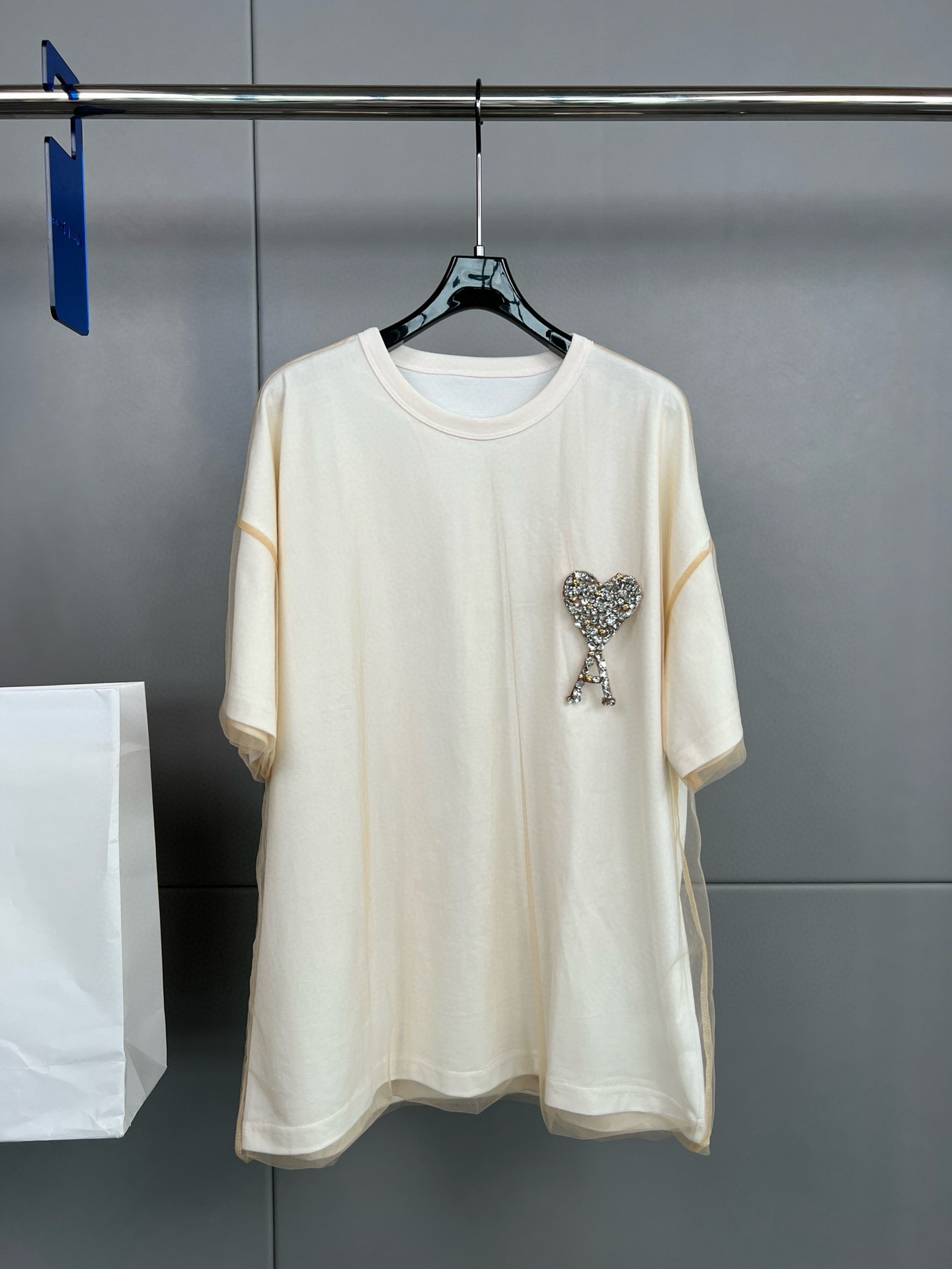 Ami 新款 钻石爱心欧根纱网纱短袖T恤、上身太美太仙了、宽松版型码数S  M  L
