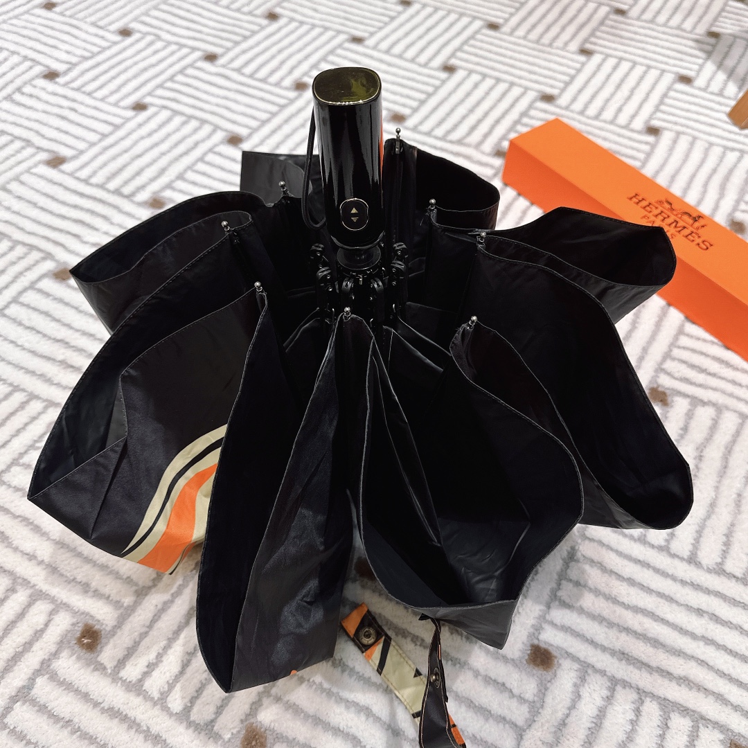 爱马仕Hermès飞马年度最新火爆单品极品H家自动伞重磅呈现以其精湛的工艺技术和源源不断的想像力新涂层技