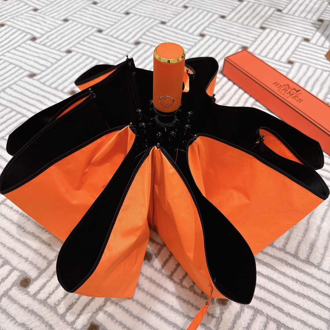 爱马仕Hermès年度最新火爆单品极品H家自动伞重磅呈现以其精湛的工艺技术和源源不断的想像力新涂层技术伞