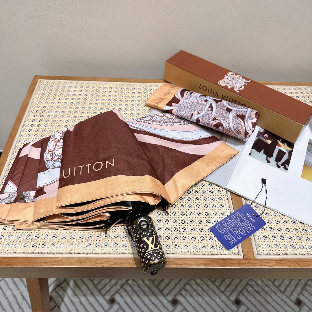 LOUISVUITTON路易威登龙年限定升级版Monogram印花雨伞2024顶级之作夺目的图案奢华与简