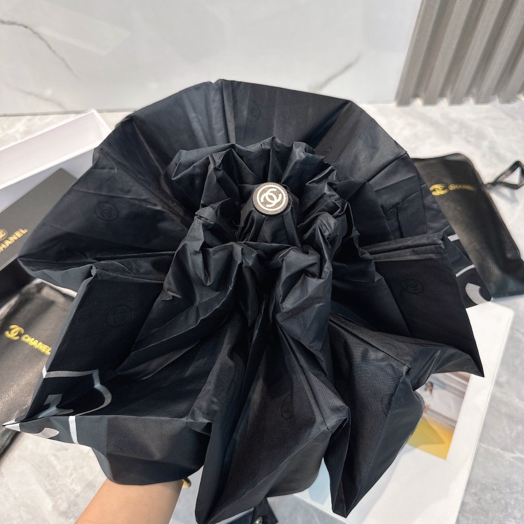 CHANEL香奈儿珍珠手柄配皮套伞套2024新款五折折叠晴雨伞时尚原单代工品质细节精致看得见的品质打破一