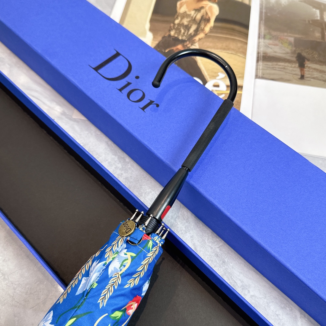 Dior迪奥长伞绝对是今年消费者大大的福利迪奥爱好者们不容错过的精品配高档原版包装火爆明星同款全自动一键