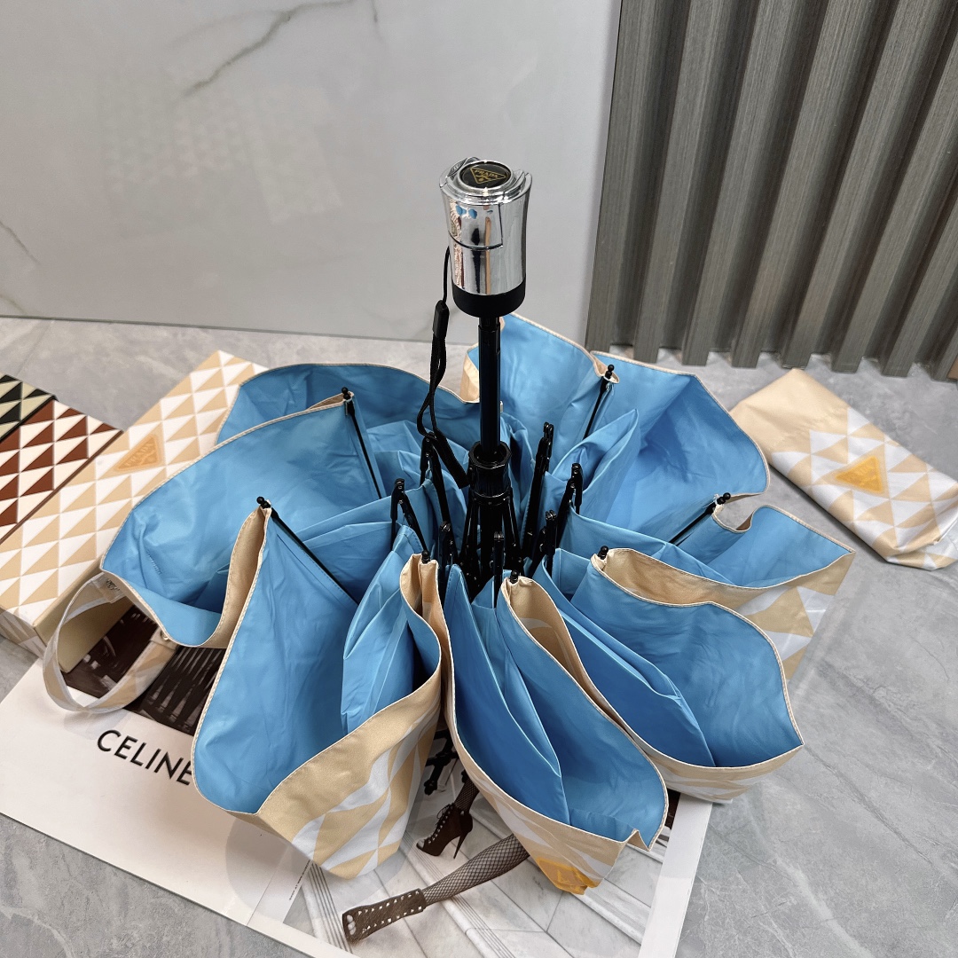 普拉达PRADA2024新款五折折叠晴雨伞时尚原单代工品质细节精致看得见的品质打破一成不变色泽纯正艳丽！