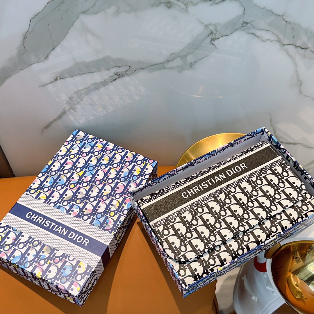 NO:305718,Spot ~ Dior Makeup Brush Wool Flat Brush Contouring Brush Brush Foundation Brush Full Gift Box [Gift] Big Brand Makeup Brush feels very good, high-end and atmospheric, very highly recommended umbrella parasol sun umbrellas, umbrellas, dior, dior, umbrellas19860909现货～迪奥Dior 化妆刷羊毛散粉刷修容刷腮红刷粉底刷全套礼盒装[礼物]大牌化妆刷手感非常好,高端大气,非常非常推荐雨伞遮阳伞太阳伞,雨伞,dior,dior,umbrellas,accessory