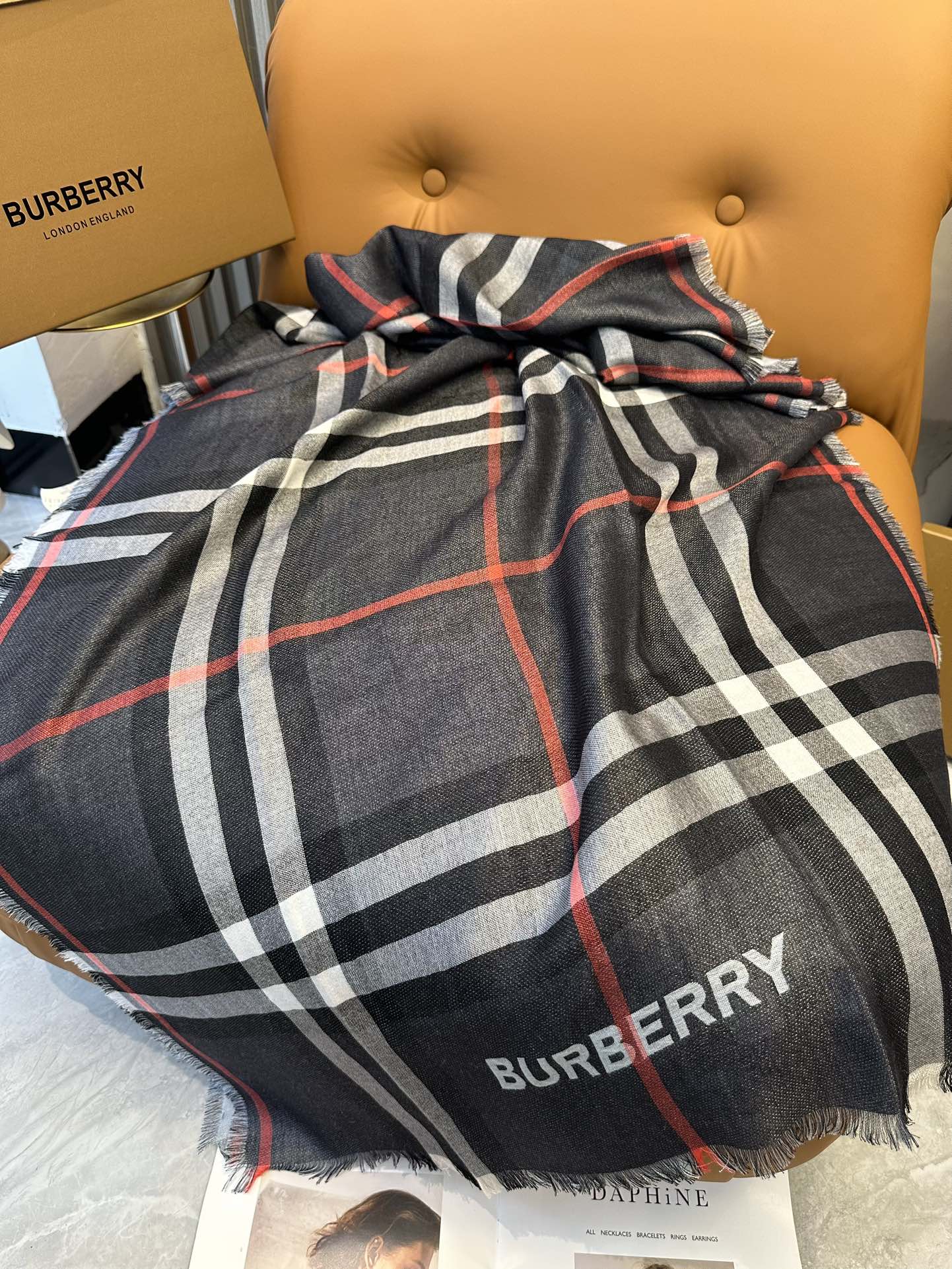 burberry爆款系列订单️装饰源自品牌1960年代的Vintage复古格纹点缀同色调bur更添活力独