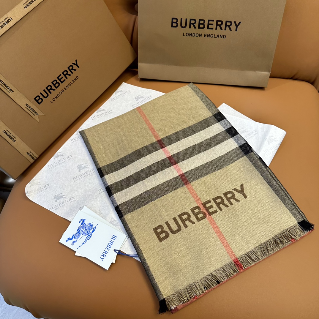 burberry爆款系列订单️装饰源自品牌1960年代的Vintage复古格纹点缀同色调bur更添活力独