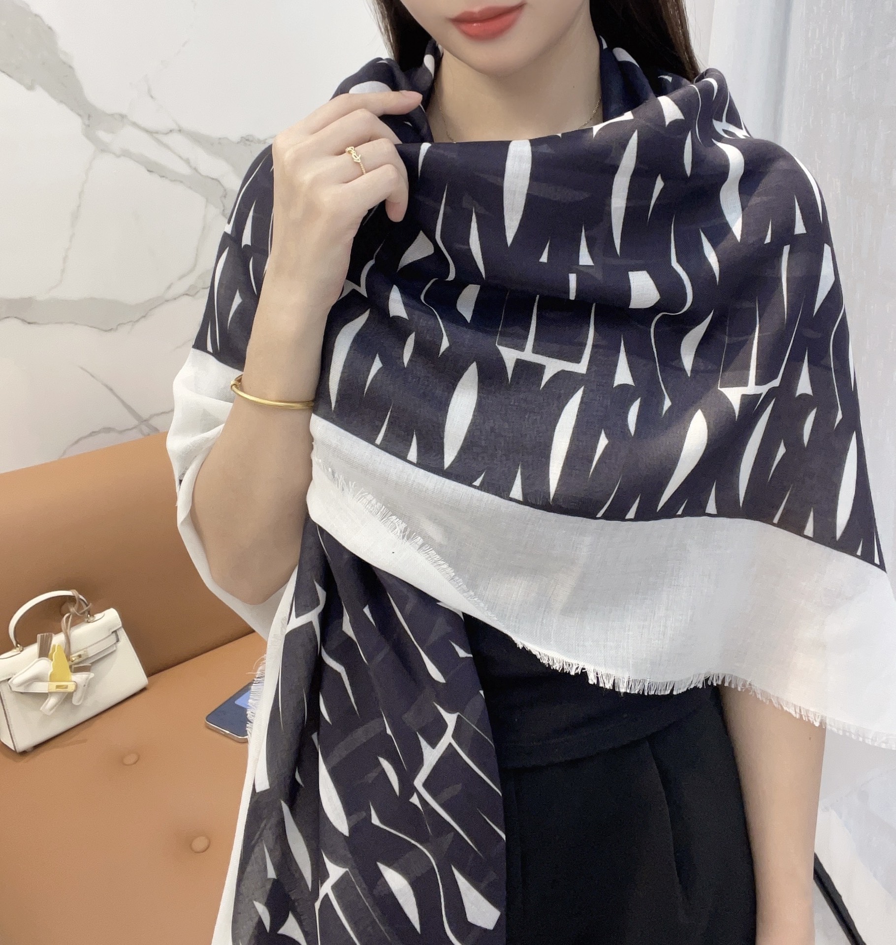 Highest Product Quality
 Dior Scarf Shawl Cashmere