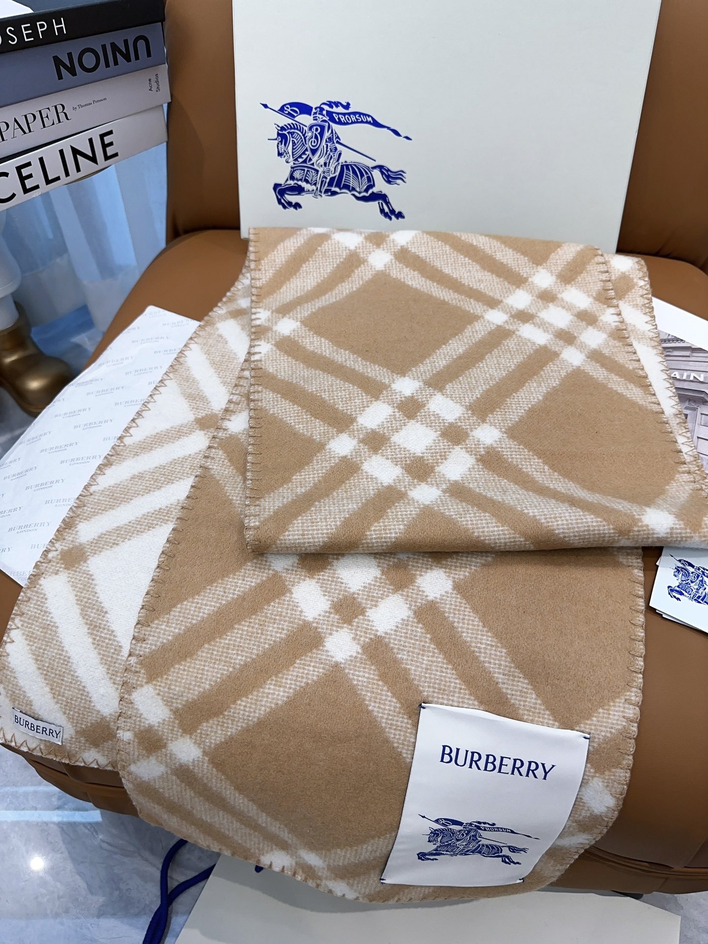 Burberry可遇不可求的王炸级单品绝对是独家级别工艺与材料完全与正品无区别粗犷耐用厚实保暖立体感十足